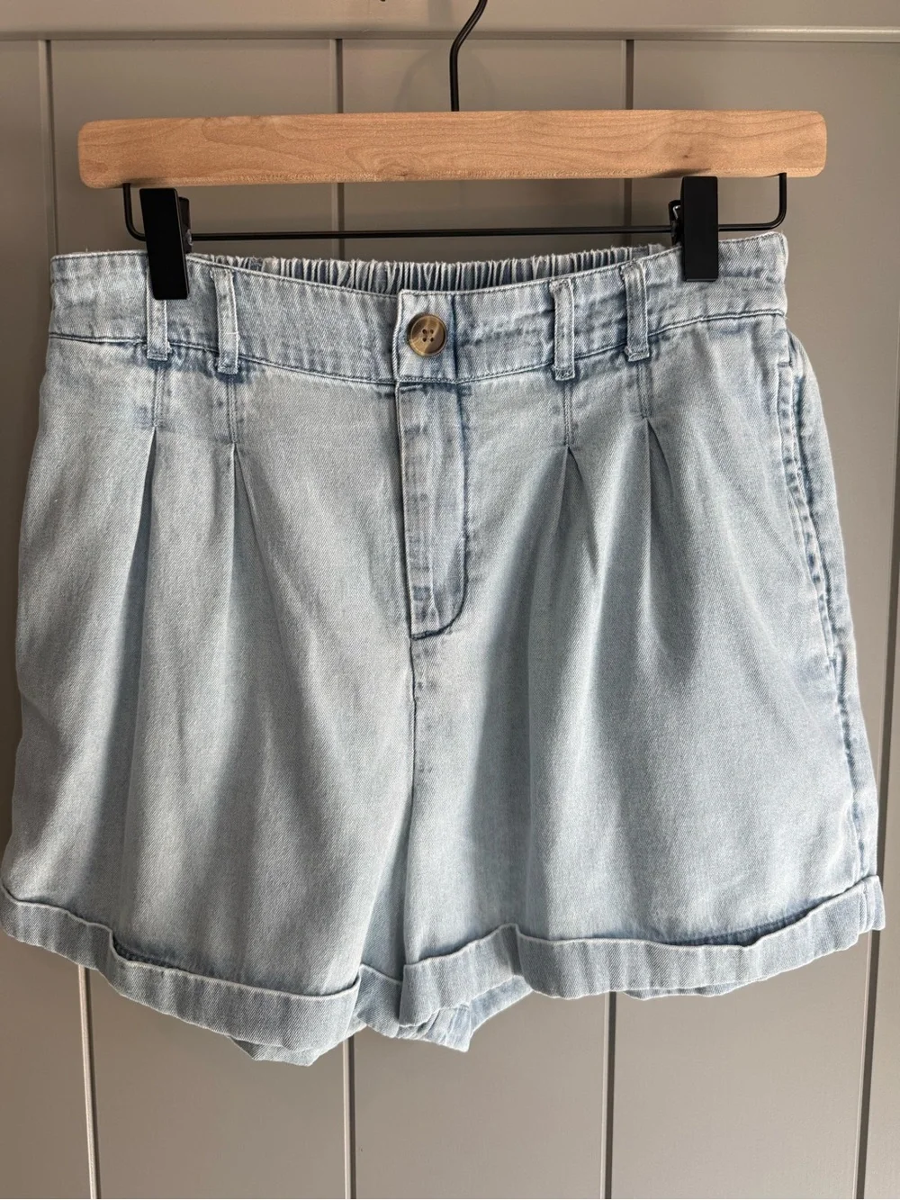 American Eagle Paperbag Waist Denim Shorts Light Wash Pull On Cuffed Women’s S - Picture 3 of 13